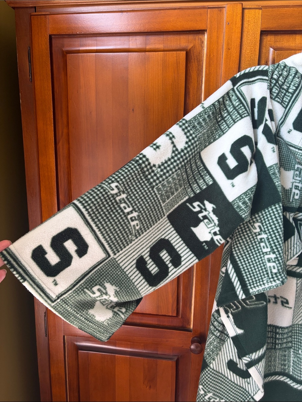 Michigan State Snuggie - Picture 3 of 5